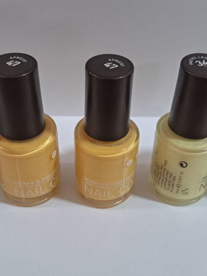Korres Nail Polish Set Pastel Yellow, Pastel Green, Apricot new