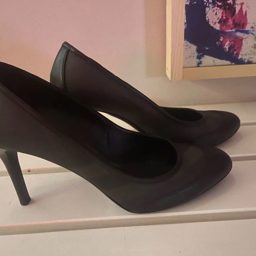 Burberry leather pumps like new, size 39