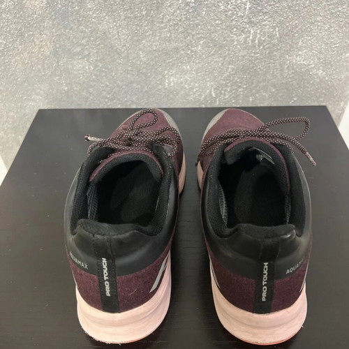 Pro Touch women's athletic shoes like new, size 38