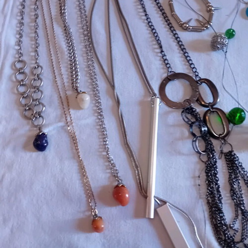 Metal jewelry pack used with geometric shapes