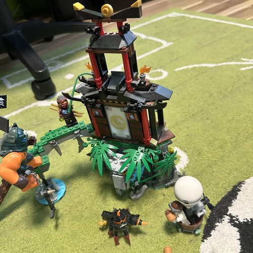 Lego Ninjago set 70604 with minifigures and instructions