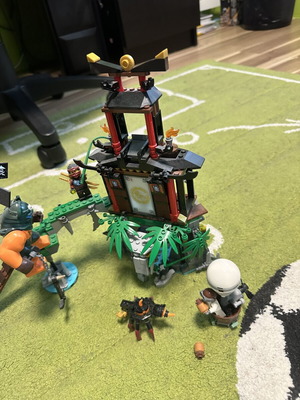 Lego Ninjago set 70604 with minifigures and instructions