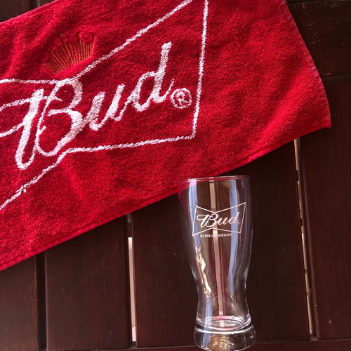 Bud Beer Glasses new, set of 6 with extra towel