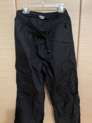Women's fabric black pants with pockets worn once