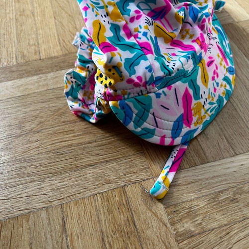 Waterproof beach hat 1-2 years like new Dpam