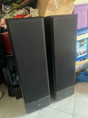 Floor-standing speakers used with damage, 2 boxes