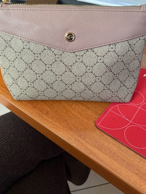 Caprisa toiletry bag like new