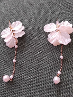 Dangling earrings new with floral motif and artificial pearls