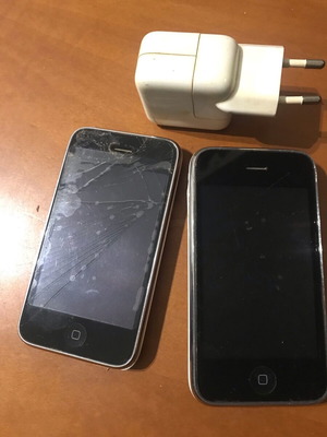 iPhone 3G and 3GS used with swollen battery and cracked screen