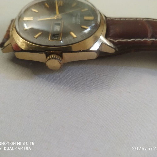 Poljot 17jewels wristwatch like new, gold tone, black dial