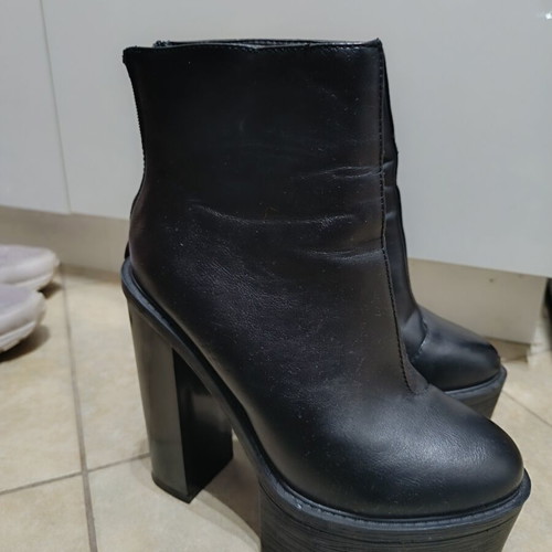 High boots like new, black, size 38, platform heel