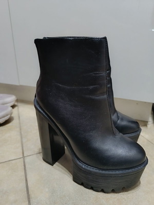 High boots like new, black, size 38, platform heel