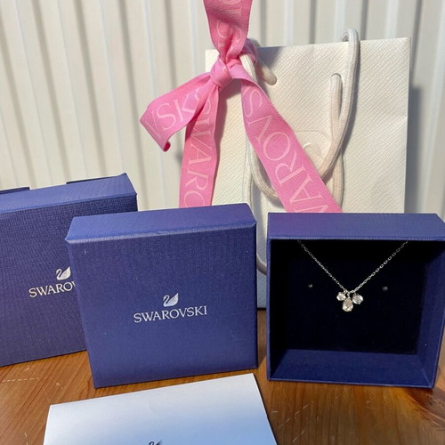 Swarovski Mesmera necklace with pear cut zirconia, like new, silver