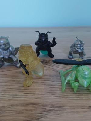 Underground figures pack No 7 like new, 5 pieces