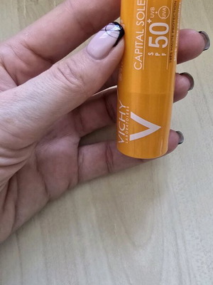 Vichy 50SPF stick new for sensitive area with broken cap