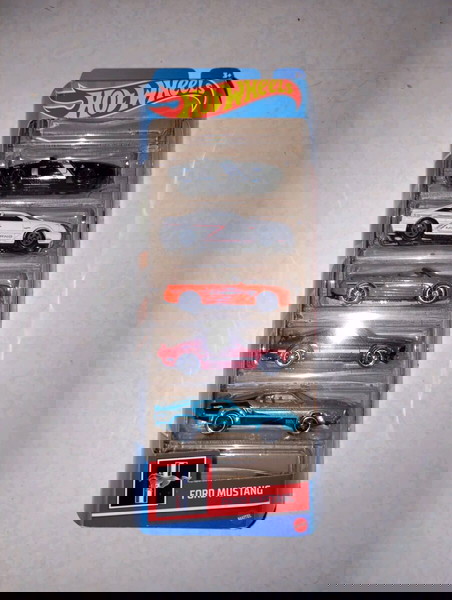 Hot Wheels Ford Mustang комплект от 5 броя 2022