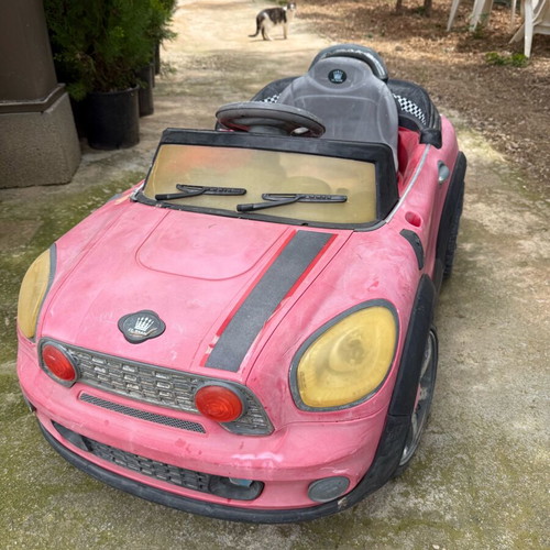 Kids electric ride-on car used, pink Mini Style