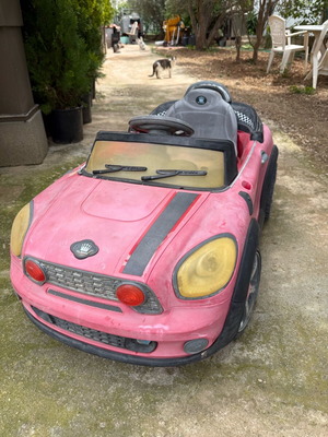 Kids electric ride-on car used, pink Mini Style