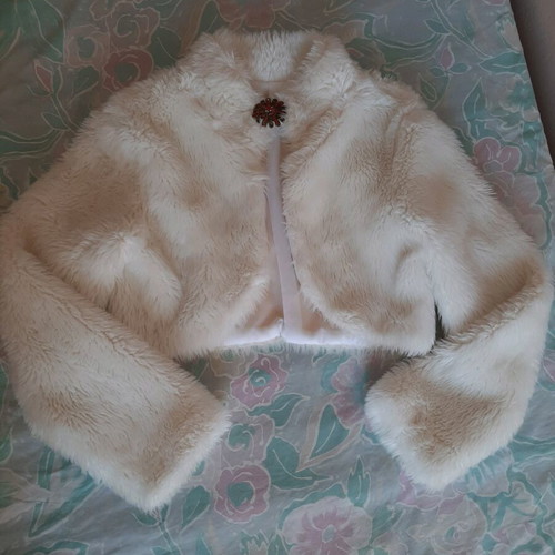 Faux fur crop with brooch like new, white, size S