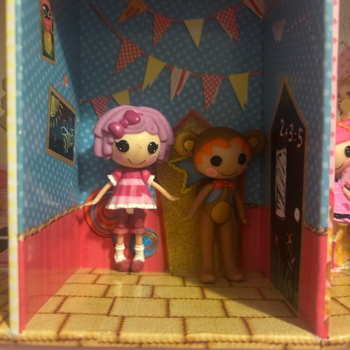 LaLaLoopsy playhouse suitcase like new with 8 small dolls without pets