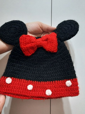 Minnie Hat like new from Disneyland, black and red