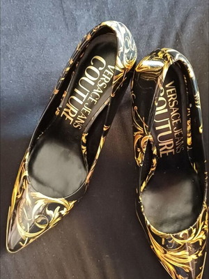 Обувки Versace нови, номер 38, черно и златисто