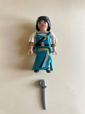 Playmobil pirate woman figure