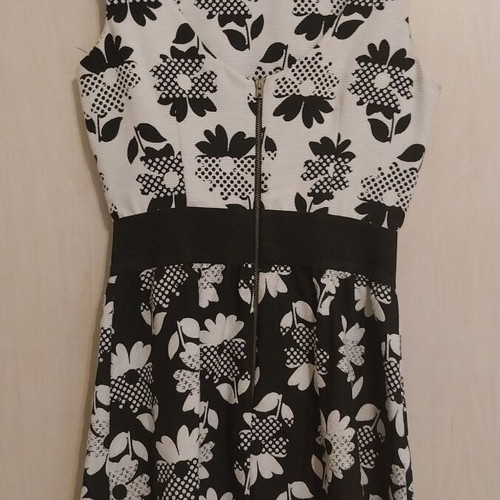 Lynne short dress used, size S, black and white with pleats