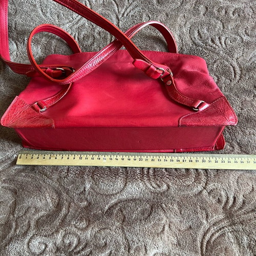Guy Laroche shoulder bag red leather like new