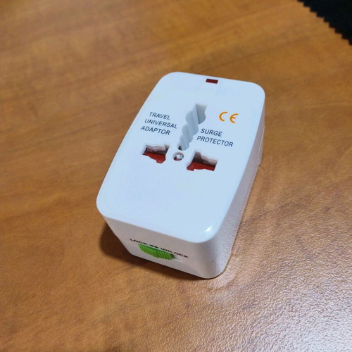 Universal adapter like new, plug lighter for various countries