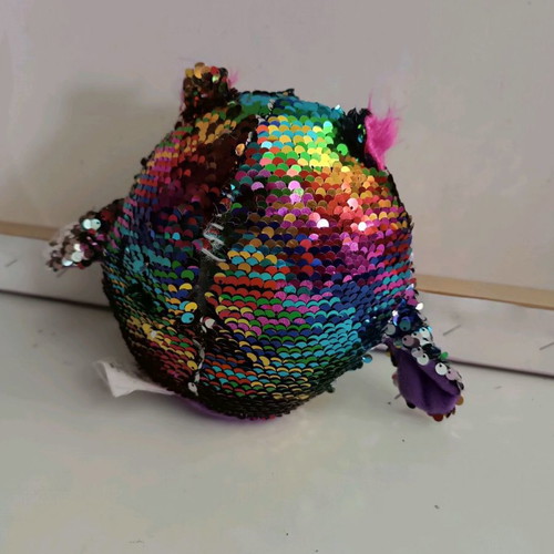 Plush owl used with sequins and glitter eyes