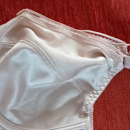 Triumph bra size 80C beige like new