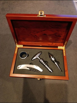 Wine set made of steel like new, 4 pieces