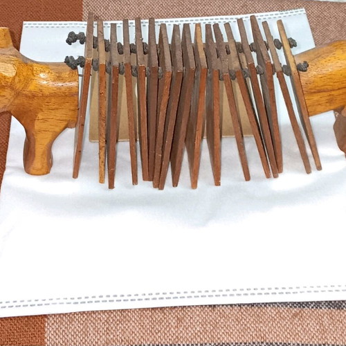 Wooden percussion instrument clacker used "gecko clacker"