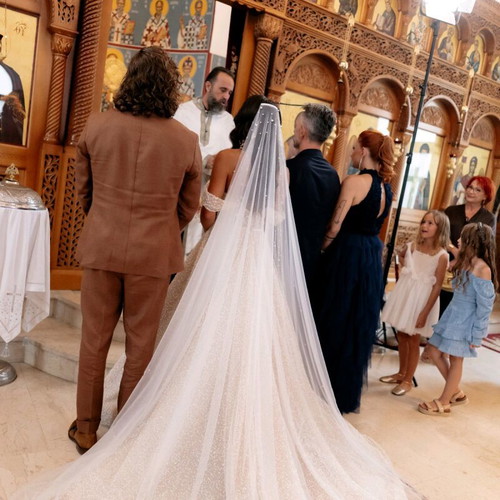 Primalicia wedding dress like new with detachable sleeves and train