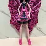 Monster High Draculaura doll with wings like new, slight wing defect