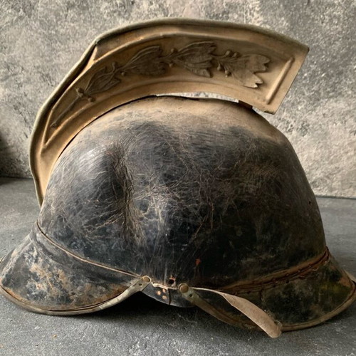 Firefighter helmet old used, requires restoration