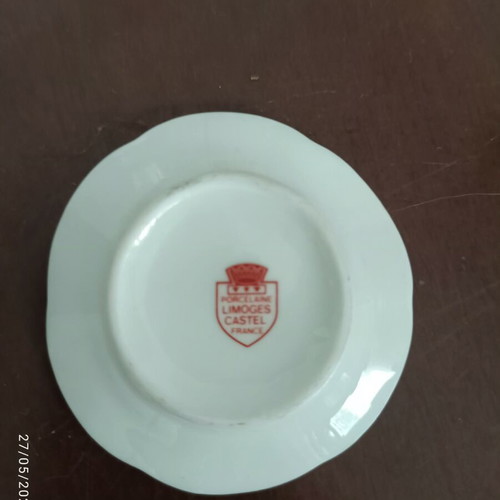 Limoges plate with stand like new