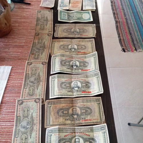 Old collectible banknotes used, 7 of 1000 drachmas and 4 of 500 drachmas