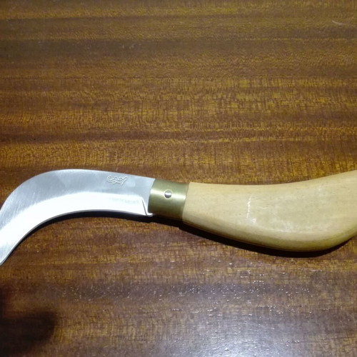 Traditional agricultural knife De Agostini collection like new with wooden handle