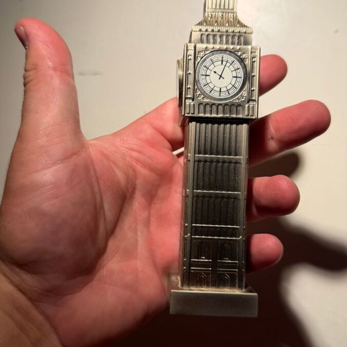 Big Ben metal decorative figurine like new, bronze finish