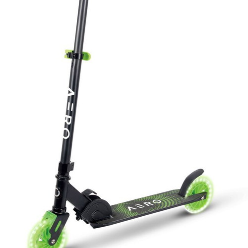 AERO A120 scooter for 5 years+ like new with Globber Lime Green helmet