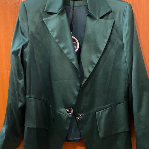 Open satin fitted jacket new green size M
