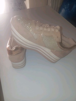Sneakers No39 like new, beige athletic shoes size 39