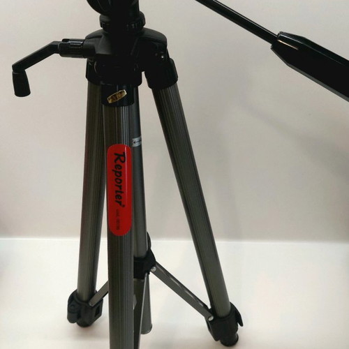 Reporter photographic tripod used with case