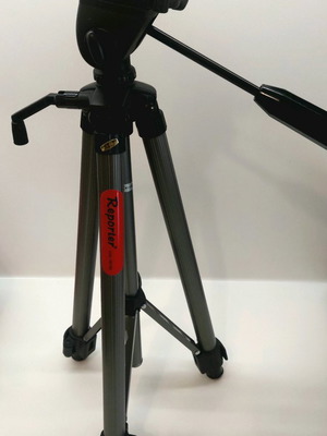 Reporter photographic tripod used with case