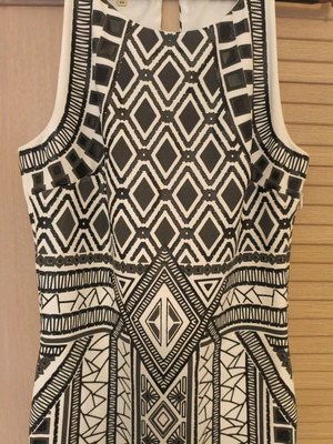 Φόρεμα μίνι Lynne σαν καινούργιο, ασπρόμαυρο, εφαρμοστό με φερμουάρ