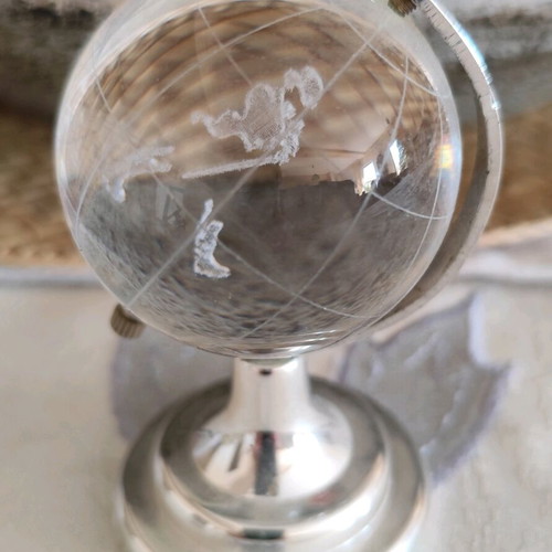 Johnie Walker globe like new
