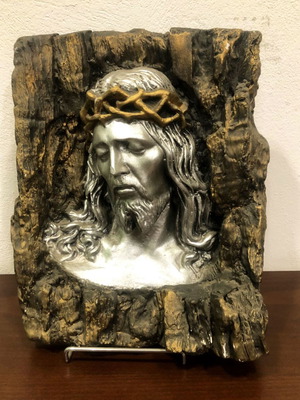 Decorative sculpture new, size 28x35 cm