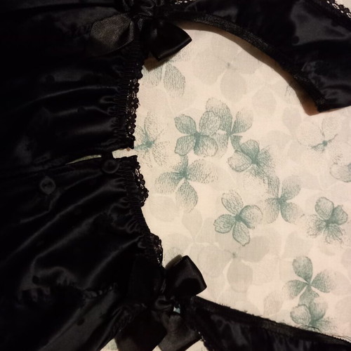Lida satin bodysuit like new, medium, black